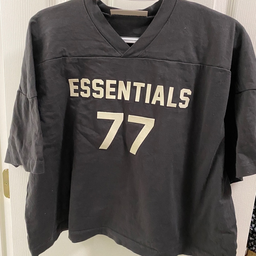 Essential v neck top, size xxs fit loose, in good condition mostly sold out now